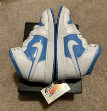Load image into Gallery viewer, Preowned Jordan 1 &quot;Grade School&quot;
