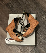 Load image into Gallery viewer, Preowned Jessica Simpson Wedges
