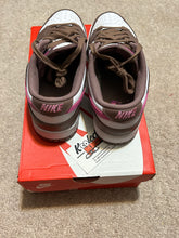 Load image into Gallery viewer, Nike Dunk Low (Preowned)
