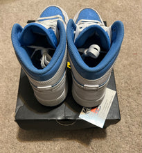 Load image into Gallery viewer, Preowned Jordan 1 &quot;Grade School&quot;
