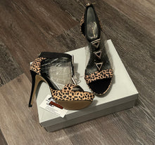 Load image into Gallery viewer, Jessica Simpson Heels
