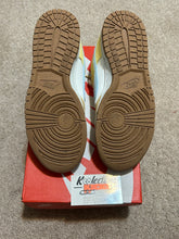 Load image into Gallery viewer, Women Nike Dunk Low (Preowned)
