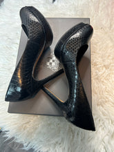 Load image into Gallery viewer, Vince Camuto Darling Heels (Brand New)
