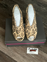 Load image into Gallery viewer, Vince Camuto Heels
