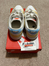 Load image into Gallery viewer, Women Nike Dunk Low (Preowned)
