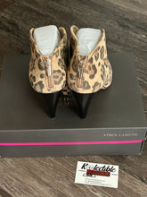 Load image into Gallery viewer, Vince Camuto Heels
