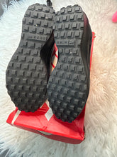 Load image into Gallery viewer, Women Nike Waffle Debut (Preowned)
